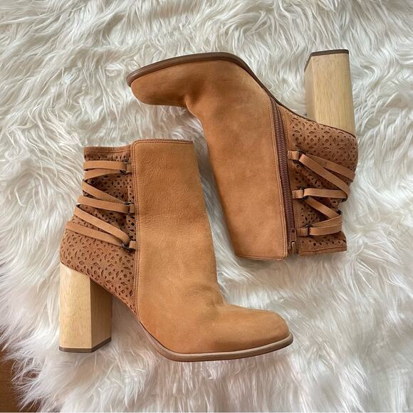 Anthropologie | Miss Albright Cottage Laser Cut Lace Ankle Booties Boots Brown 9 - Picture 4 of 12